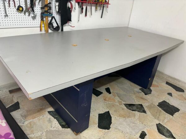 Mesa de trabajo 2.4m x 1.2m